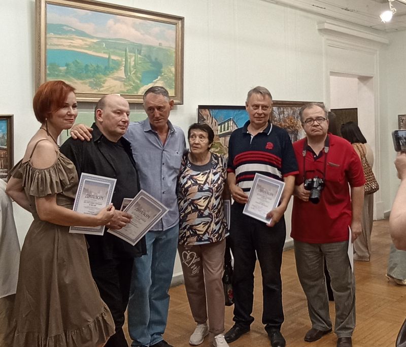 Открылась выставка «По русским городам и весям»